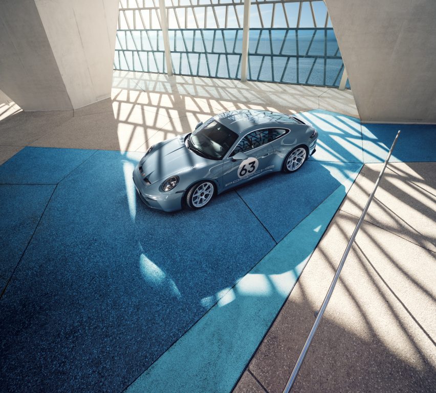 Sininen Porsche 911S/T edestä kuvattuna.