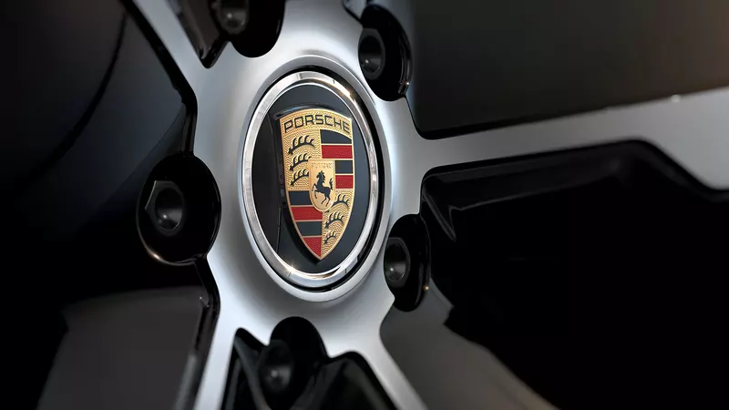 Porsche logo vanteien keskiössä